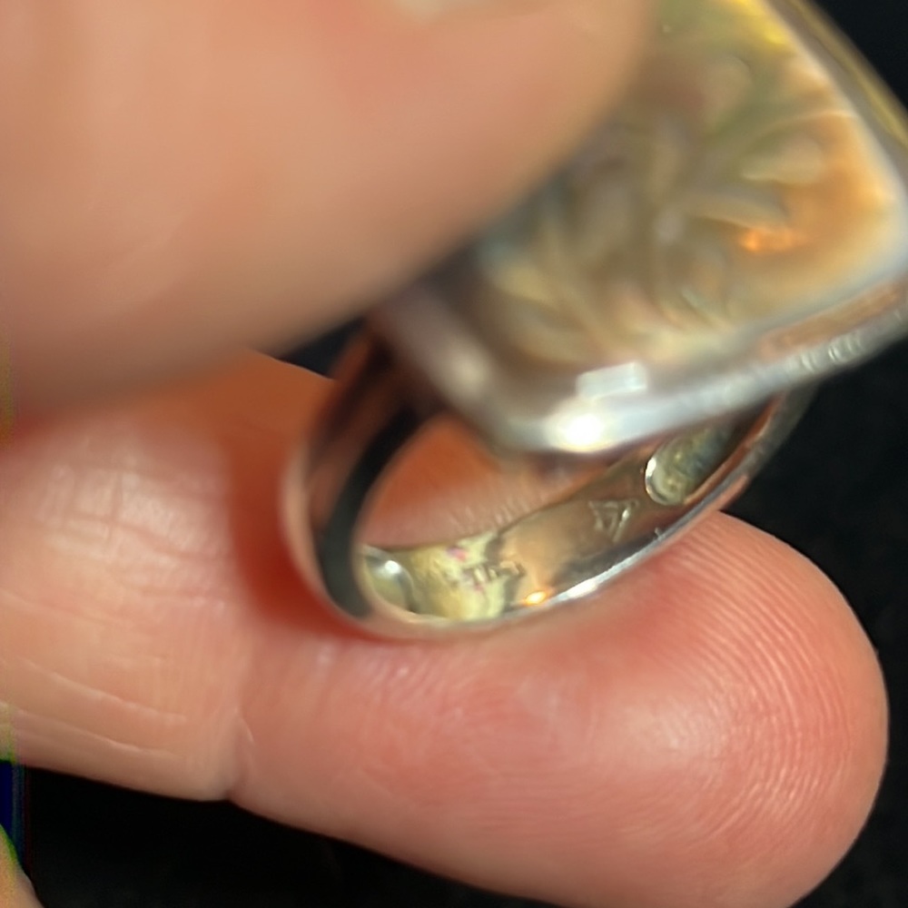 Elegant Silver Leaf Ring - Picture 4 of 4